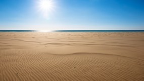 蓝天白云烈日沙漠风景摄影图片